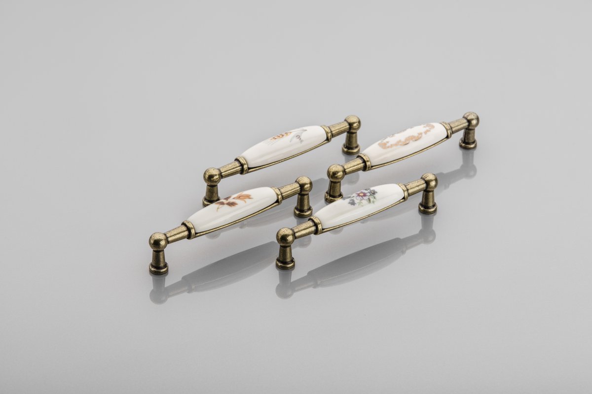 Porcelain handle 728B C=96mm antique brass R-pink flower 1208965696 - Productafbeelding 2