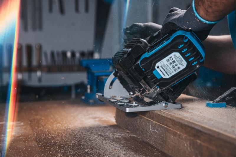 HÖGERT accu cirkelzaag, 18V, zonder accu, stofzuigeraansluiting