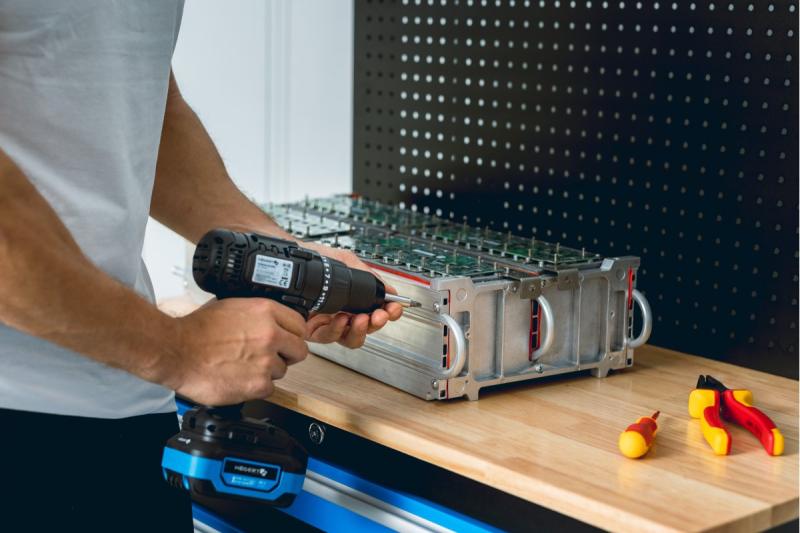 HÖGERT accuboormachine 18V, set met accu, oplader, bithouder, borenmagazijn