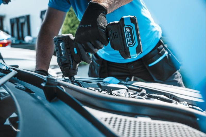 HÖGERT Brushless accu-strijkijzer 18V, set met accu, oplader en accessoires