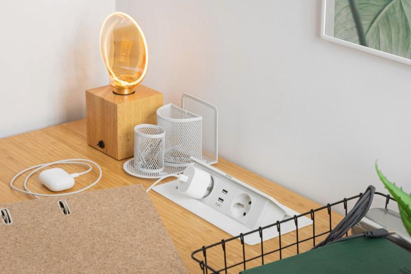 Zachte uitschuifbare stopcontactmodule.