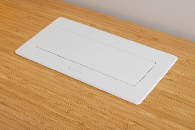 Zachte uitschuifbare stopcontactmodule.