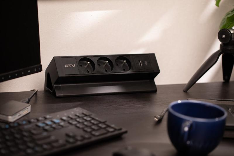 Basco meubelaansluiting, 3 x geaarde stopcontact, USB A+C, 1,5m kabel, zwart met montage